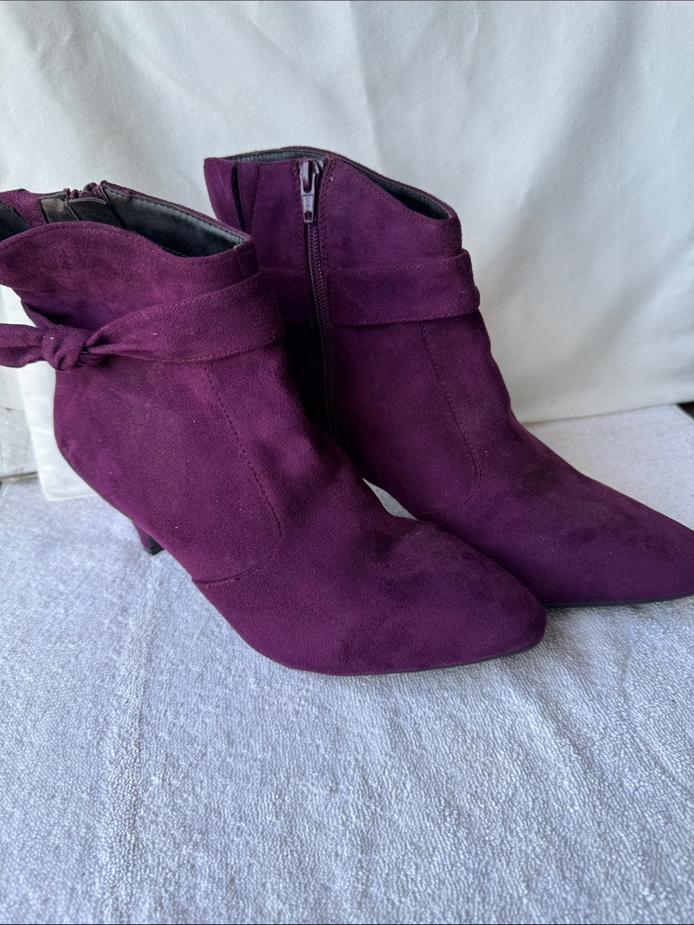 comfortview Plum Suede Ankle Booties with Side Zip and Knot Detail. 9.5 WW
